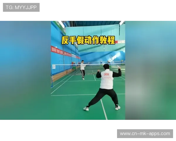 职业羽毛球手的反手：他是如何通过爆发力完成压线回球的